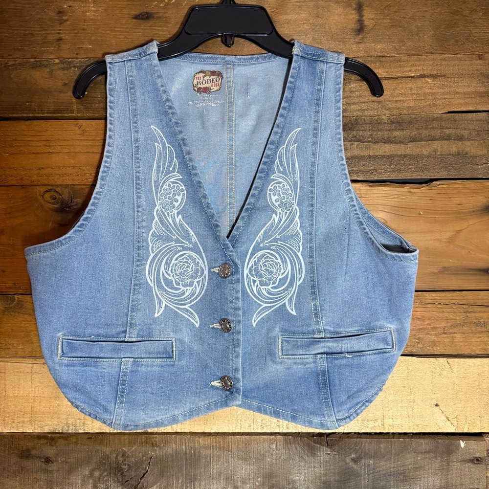 Rodeo Rose cropped denim vest with hand tooled printed pattern. Large.